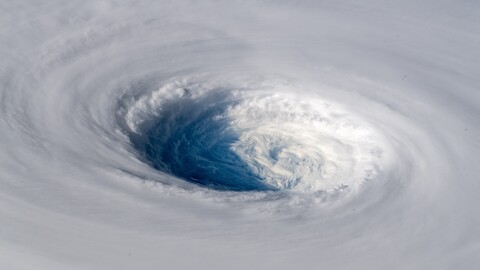 typhoon 5k-5120x2880.jpg