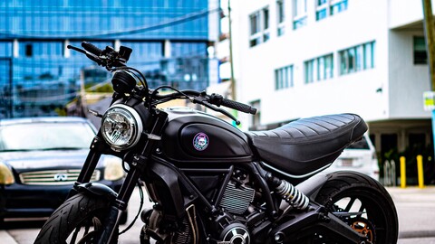58508-motocikl gorod zdaniya.jpg
