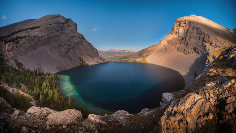 carnavron-lake-in-kananaskis-alberta-4k-4t.jpg