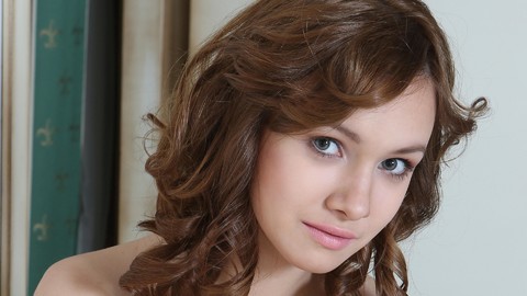 37889380 metart presenting de.jpg