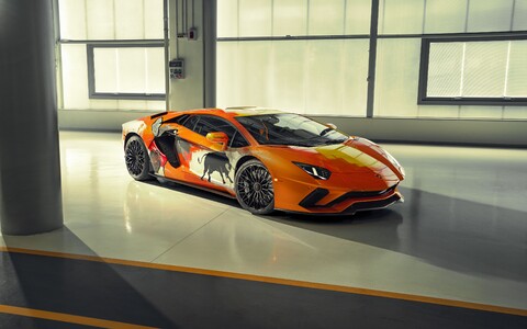 64946-lamborgini oranzhevyj vystavka.jpg